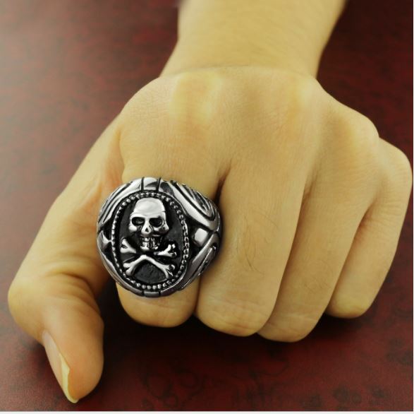 316L stainless steel with bone ring pattern skull ring